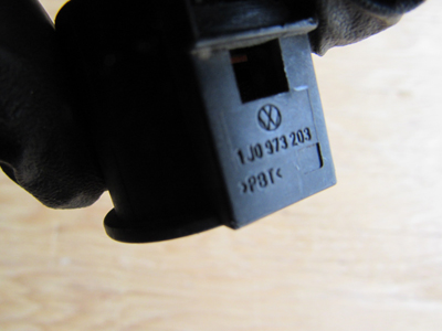 Audi TT Mk1 8N Radiator Cooling Fan Thermal Sensor Switch Connector Plug w/ Wiring 1J09732034